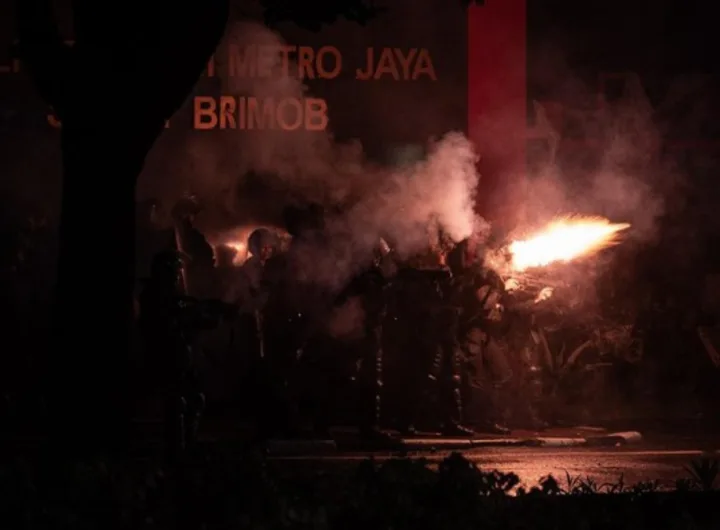 massa bertahan di mako brimob