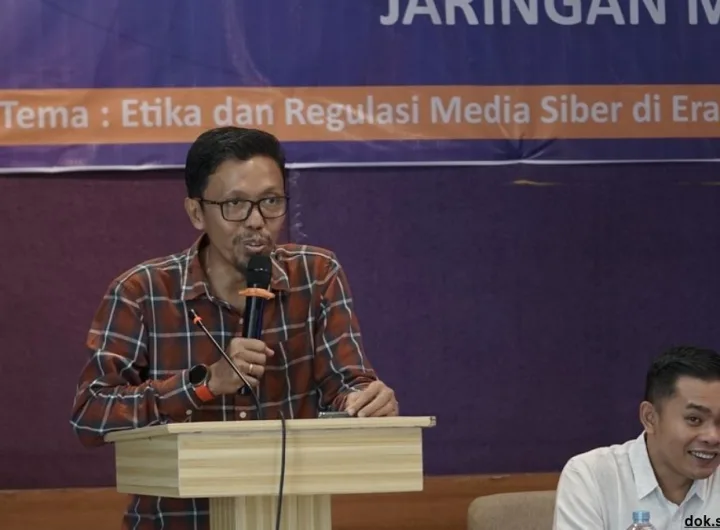 peran media mainstream