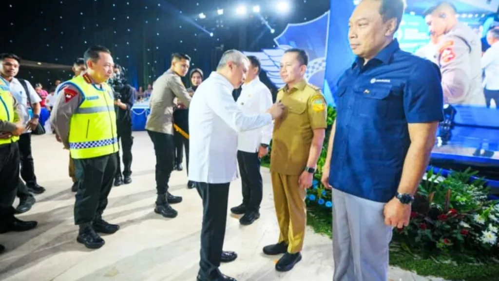 penghargaan pin emas kapolri
